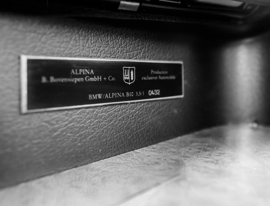 Логотип Alpina B10 3.5/1 (E34) 1988 года  (фото 9 из 15)